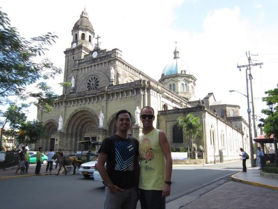 Björn mit unserem Guide Carlos, der uns den Tag in Manila wirklich klasse betreut hat.