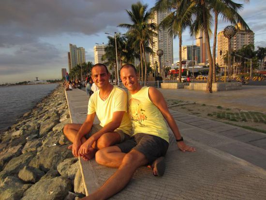 Zum Abend saßen wir dann an der Uferpromenade,