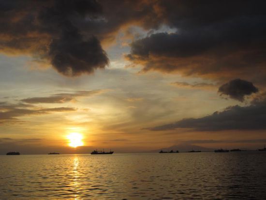 ... um uns den Sonnenuntergang über der Bucht von Manila anzuschauen.