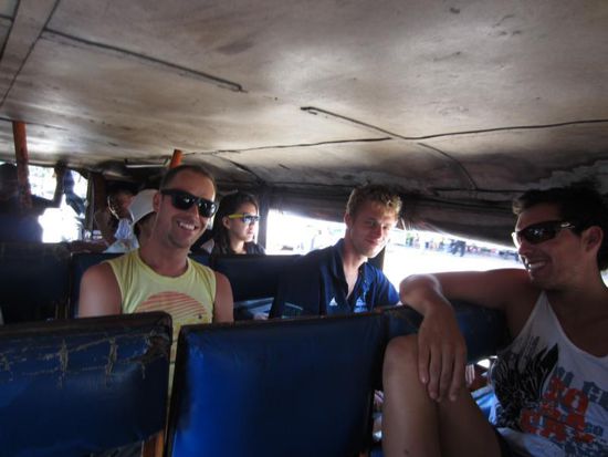 Und so sitzt man dort in der 1. Klasse 