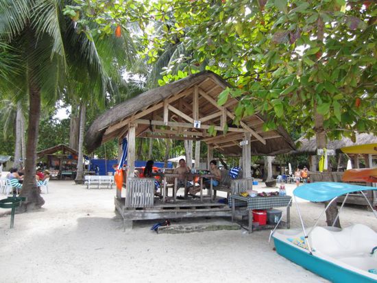 Dort hatten wir eine kleine Hütte als Schattenspender, zum Kochen und Essen.
