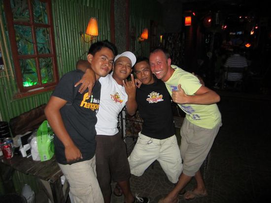 Die Jungs der Bar begrüßten uns jeden Abend mit großem Hallo.
