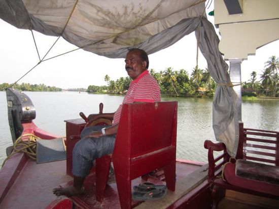 Unser Kapitaen, der sich wirklich viel Muehe gemacht hat, uns die schoenen Ecken zu zeigen.