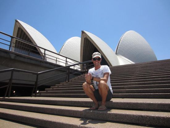 Man könnte von den beiden Wahrzeichen der Stadt hunderte Fotos machen - also noch eins mit Björn am Opernhaus...