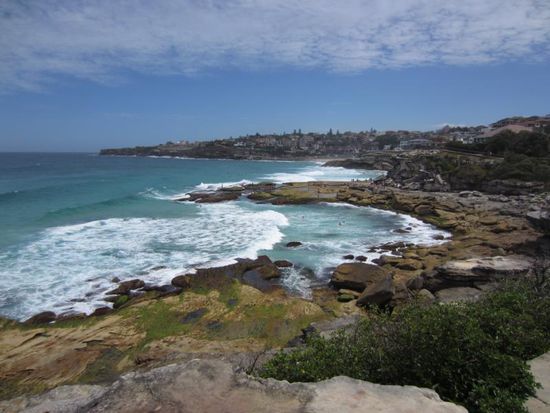 ... der zu weiteren kleinen Buchten und auch Stränden führt, die ruhiger sind.