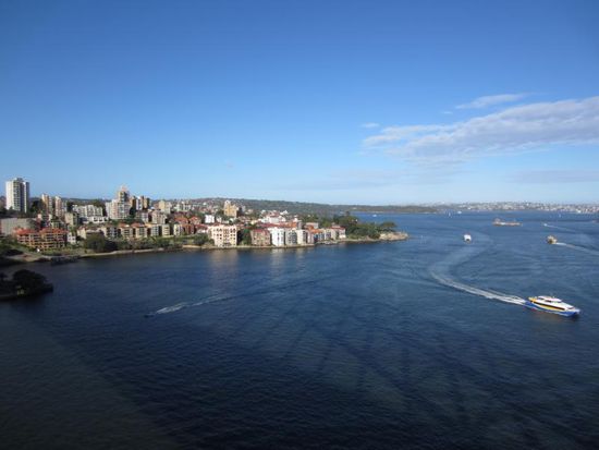 Zum Glück schien aber am 3. Tag wieder die Sonne und wir konnten den Ausblick von der Harbour Bridge zum Nordufer genießen...