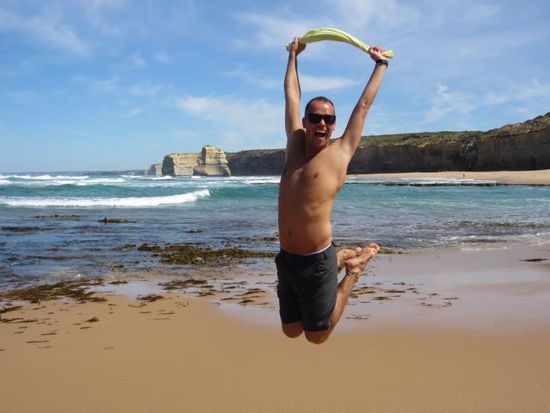 Unten am Strand kann man stundenlang laufen, vor Freude in die Luft springen...