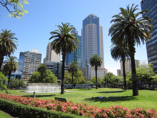 Schön, daß es in Melbourne überall kleine Parks und Grünanlagen gibt - wie übrigens in jeder australischen Stadt.