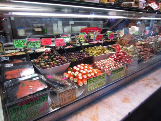 ... und bei den Spezialitäten aus aller Welt, hier der griechische Stand, wird wohl jeder schwach - mmhhh!!!