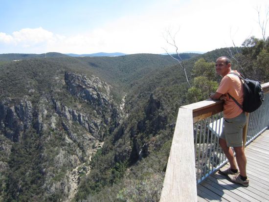 Aber wir hatten ja Zeit und konnten immer wieder stoppen und die Ausblicke genießen - leider bekommt man sie nicht so gut in die Kamera.