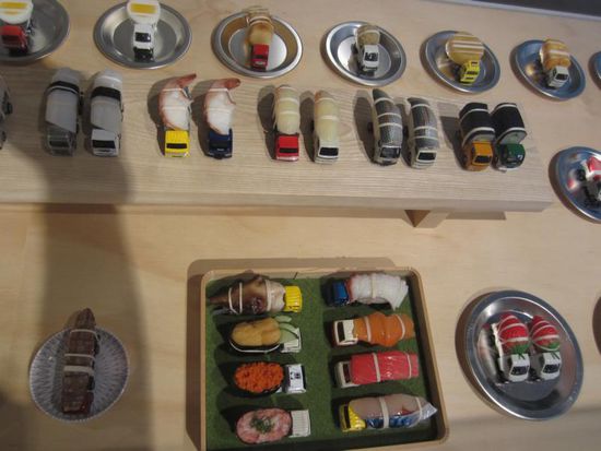 Von Brisbane gibt es wegen Schlechtwetter mal wieder keine Fotos. Als Ersatz hier wenigstens die "Sushi-Matchbox" in der Modern Galerie of Art...