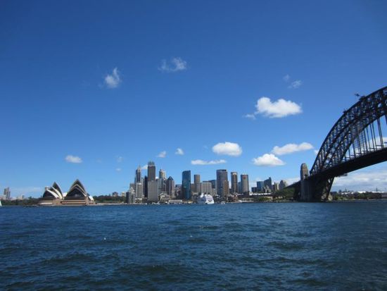 Mit den Hafenfähren kann man die Stadt auch schön vom Wasser aus betrachten...