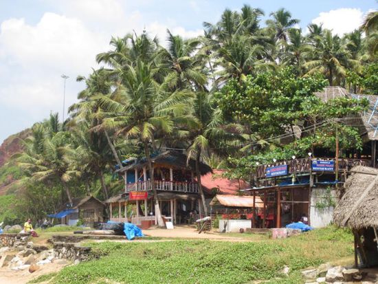 und unser kleines Strandrestaurant, in dem wir bei einer Lassi und einem Stuendchen Lesen jeden Tag begonnen haben.