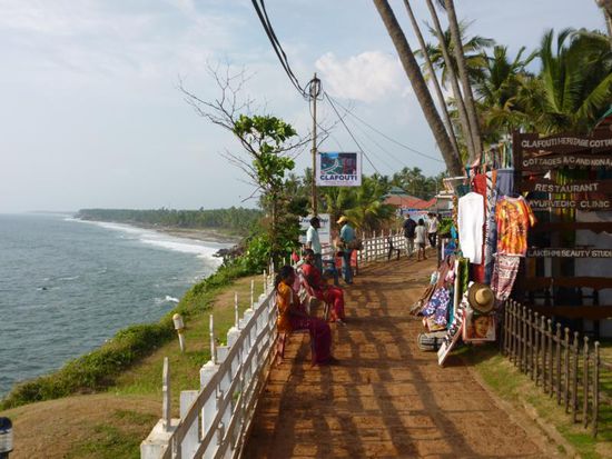 ... mit all seinen Shops, Cafes und Restaurants.