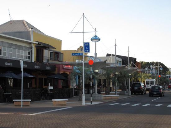 Tauranga dagegen wirkt etwas frischer und hat eine angenehme Ferienort-Atmosphäre.