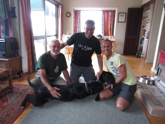 Bei unseren Öko-Gastgebern Colin &amp; Steve und ihren süßen Hunden.