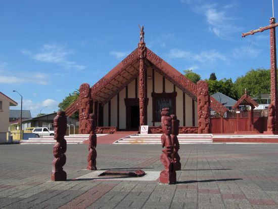 Die Maoribauten in der Stadt sehen zwar hübsch aus, wirken aber nicht sehr authentisch - schade!
