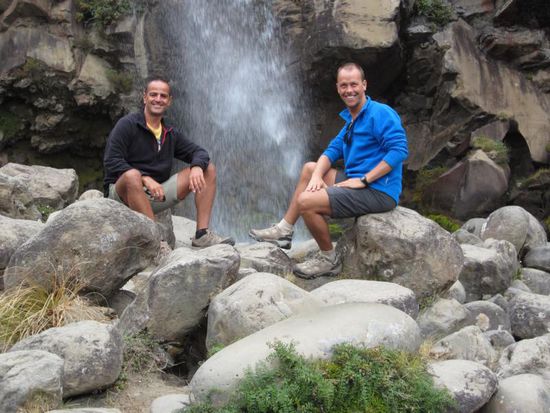 Kurzer Zwischenstop am kleinen Taranaki Wasserfall...