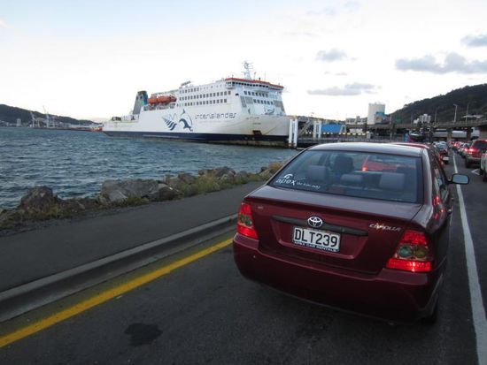 Warten an der Interislander Fähre auf die Überfahrt zur Südinsel.