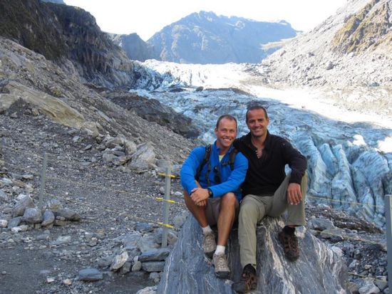 An den Fox Gletscher 30 km weiter südlich kommt man aber auch ohne Ausrüstung fast hautnah heran.