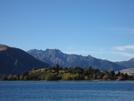 Das Gebirge im Hintergrund hat uns sehr an Mont Serrat in der Nähe von Barcelona erinnert.
