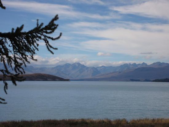 Letzte Übernachtung am Lake Tekapo. Danach verliessen wir dann die Berge, die die gesamte Südinsel durchziehen.