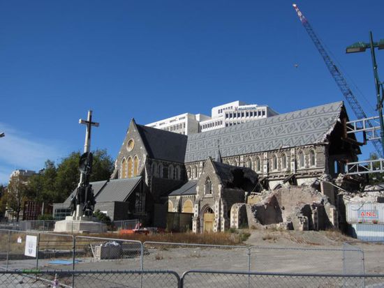 Selbst die riesige Kathedrale, Wahrzeichen der Stadt, wurde zum grossen Teil zerstört.