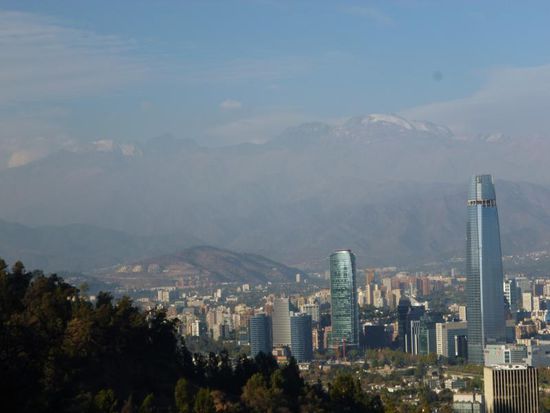 Wenn man genau hinschaut, kann man in der Ferne sogar die schneebedeckten Spitzen der Anden sehen.