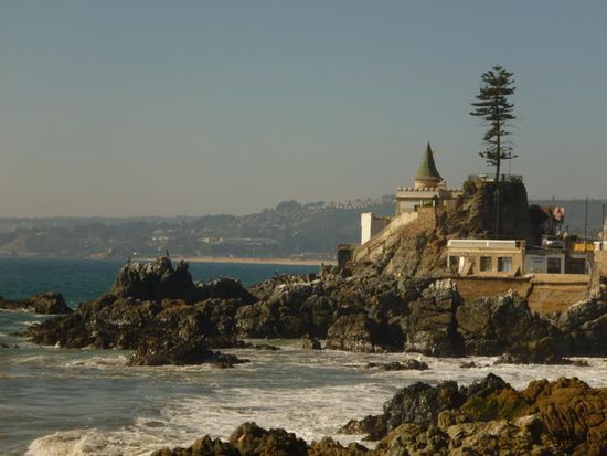Auf der Mitte der Promenade findet man das Castillo Wulff, das jetzt Ausstellungen dient. Es ist auf einem Felsen ins Meer hineingebaut - dort würde ich gerne mal wohnen 