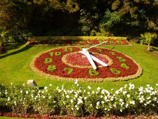 Die große Blumenuhr ist quasi das Wahrzeichen der Stadt.