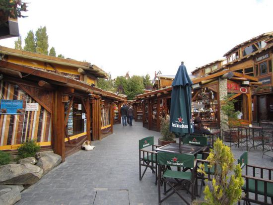 ... und ein paar hübschen Shops in den Seitengassen. Viel los war nicht mehr, denn die Saison war vorbei.