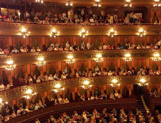 ... wie innen. Wer eine Eintrittkarte bekommen kann, sollte sich diese Chance nicht entgehen lassen.