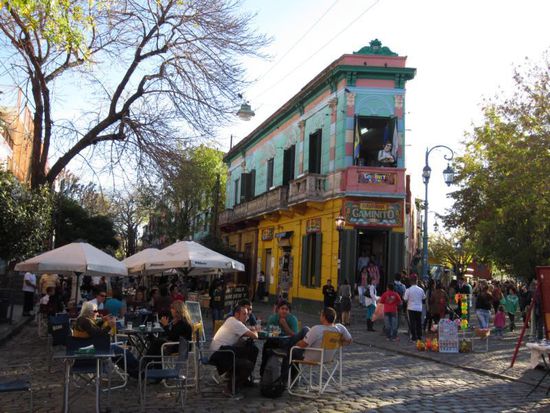 La Boca mit seinen bunten Häusern ist wohl das touristischste aber auch schönste Viertel der Stadt.
