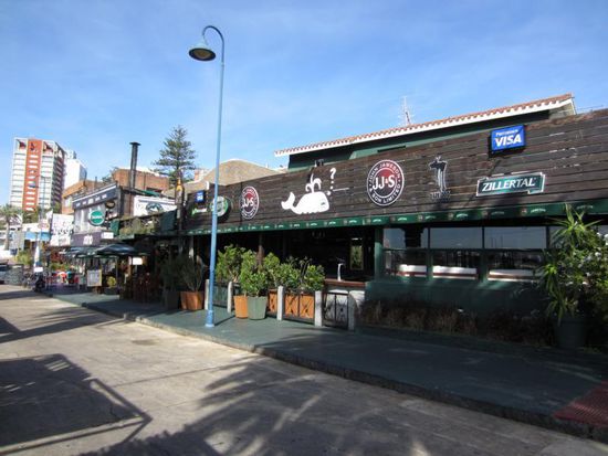 ... und nur wenige der hübschen Restaurants waren noch geöffnet. Im Sommer soll hier aber richtiger Trubel sein mit Partystimmung die ganze Nacht durch.