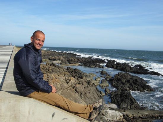 Jetzt hingegen ist der Ort am besten geeignet für lange Spaziergänge und Verschnaufpausen am Meer.
