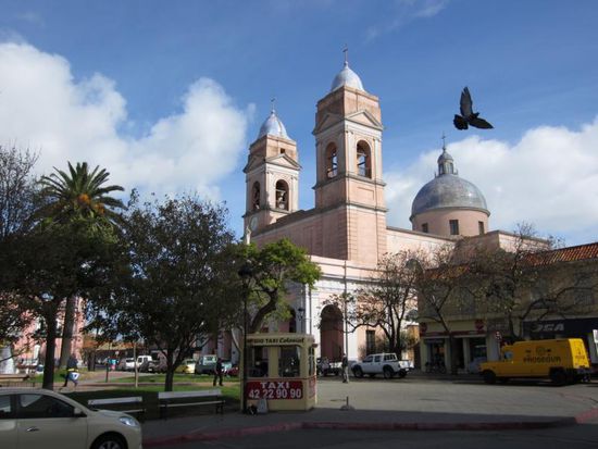 Die Plaza de San Fernando im Zentrum von Maldonado. Wer mal in Punta ist, sollte diesen hübschen Nachbarort auch besuchen.