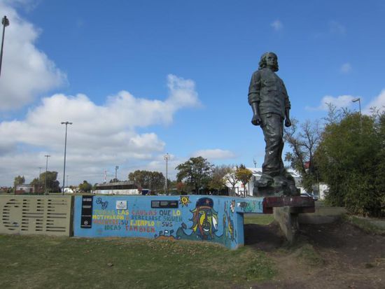 Das Che Guevara Denkmal liegt etwas südlich vom Zentrum, ist aber gut zu Fuss erreichbar.