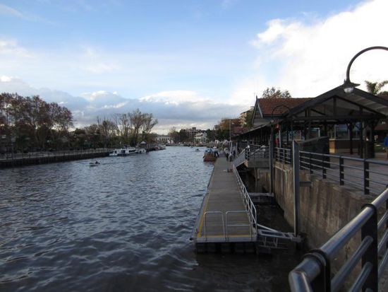 Von hier aus kommt man nur mit dem Boot weiter auf die vielen Inseln im Delta.
