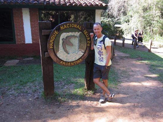 Willkommen im Nationalpark von Iguazu - in dem man mühelos einen ganzen Tag verbringen kann.