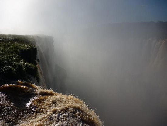 Hier sieht man, woher der Name kommt - man kann nicht den Grund sehen und über dem Schlund ist selbst bei schönem Wetter immer eine grosse Wolke.
