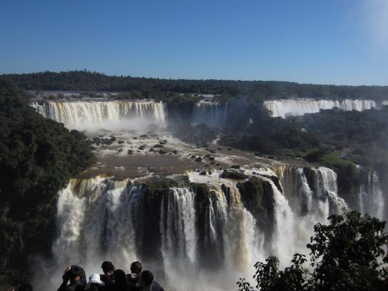 ... denn die meisten Wasserfälle liegen auf der Gegenseite in Argentinien.