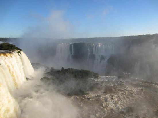Trotzdem kommt man auch von hier recht dicht an einige Fälle heran.