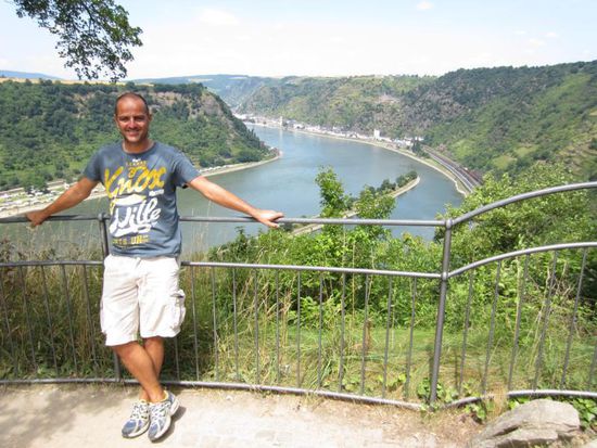 Endlich stehe ich auch mal auf dem berühmten Felsen und kann die herrliche Aussicht auf das Rheintal genießen 