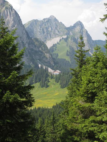 ... und eignet sich gut als Sprungbrett für Wanderungen in die Schweizer Bergwelt.