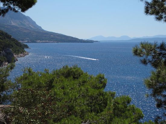 Wer es noch ruhiger mag, läuft an der Küste entlang und findet dort garantiert seine eigene kleine Bucht...