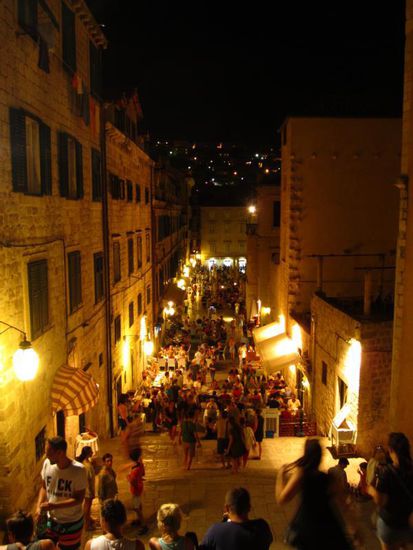 ... und die ganze Altstadt erstrahlt in gemütlichem Licht.