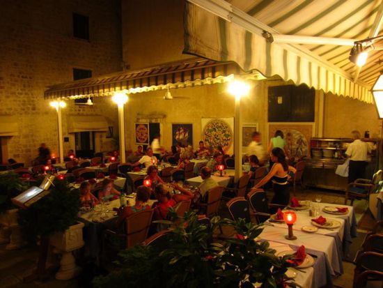 Anschließend gibt es leckeres Essen in einem der vielen schönen Restaurants.