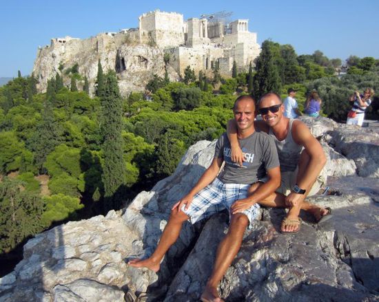 Endlich mal wieder ein Fotos zusammen - trotz der Hitze gab es noch genug Touris auf den Hügeln der Akropolis.