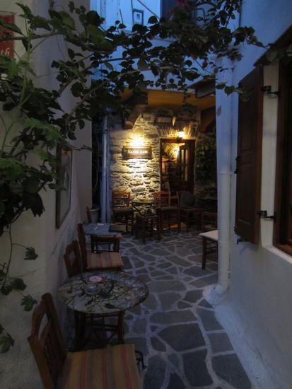 Das Naxos-Café war im Labyrinth zwar nicht leicht zu finden, ist aber einer der schönsten Plätze für einen späten Drink.