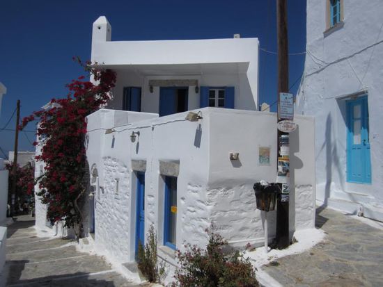 Das autofreie Chora ist wirklich malerisch mit seinen typisch griechisch weiß-blauen Häusern ...